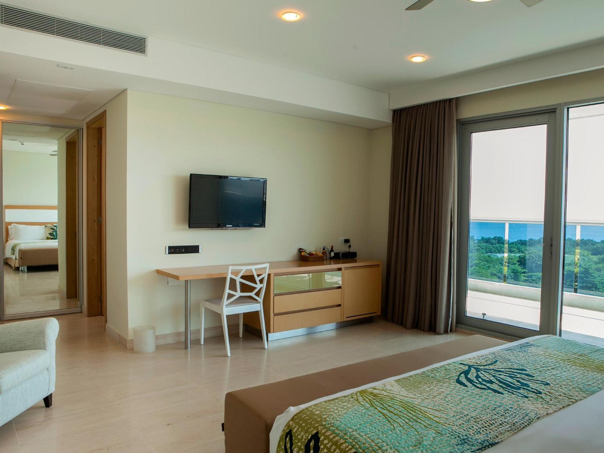 Americas Torre Del Mar Hotel