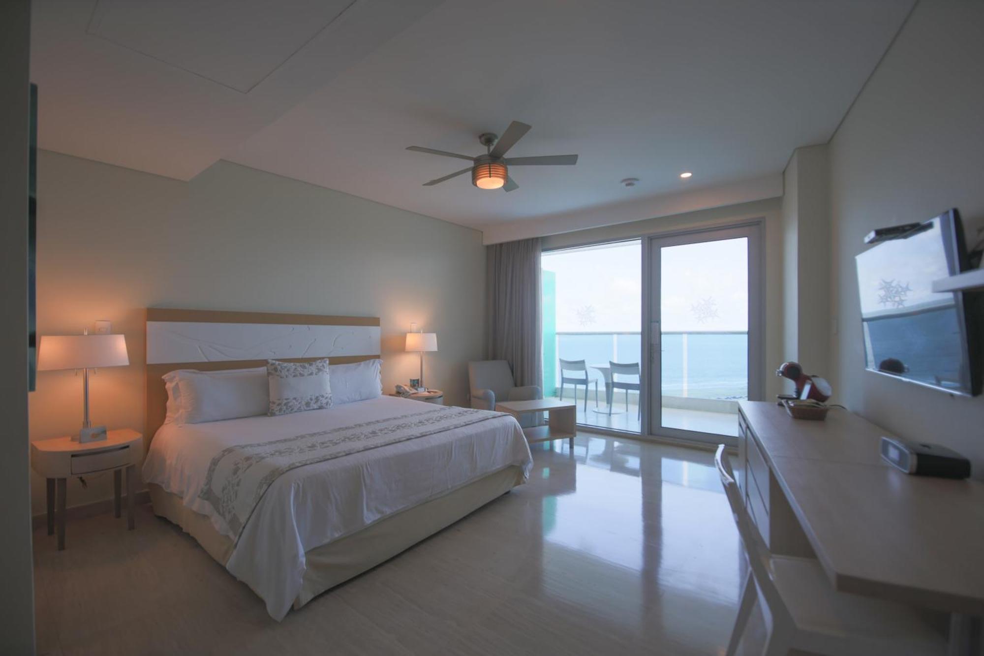 Americas Torre Del Mar