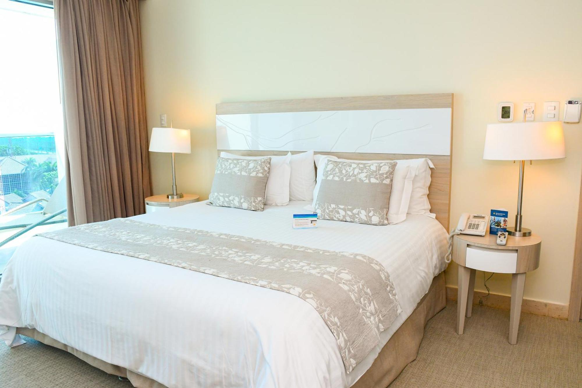 Americas Torre Del Mar