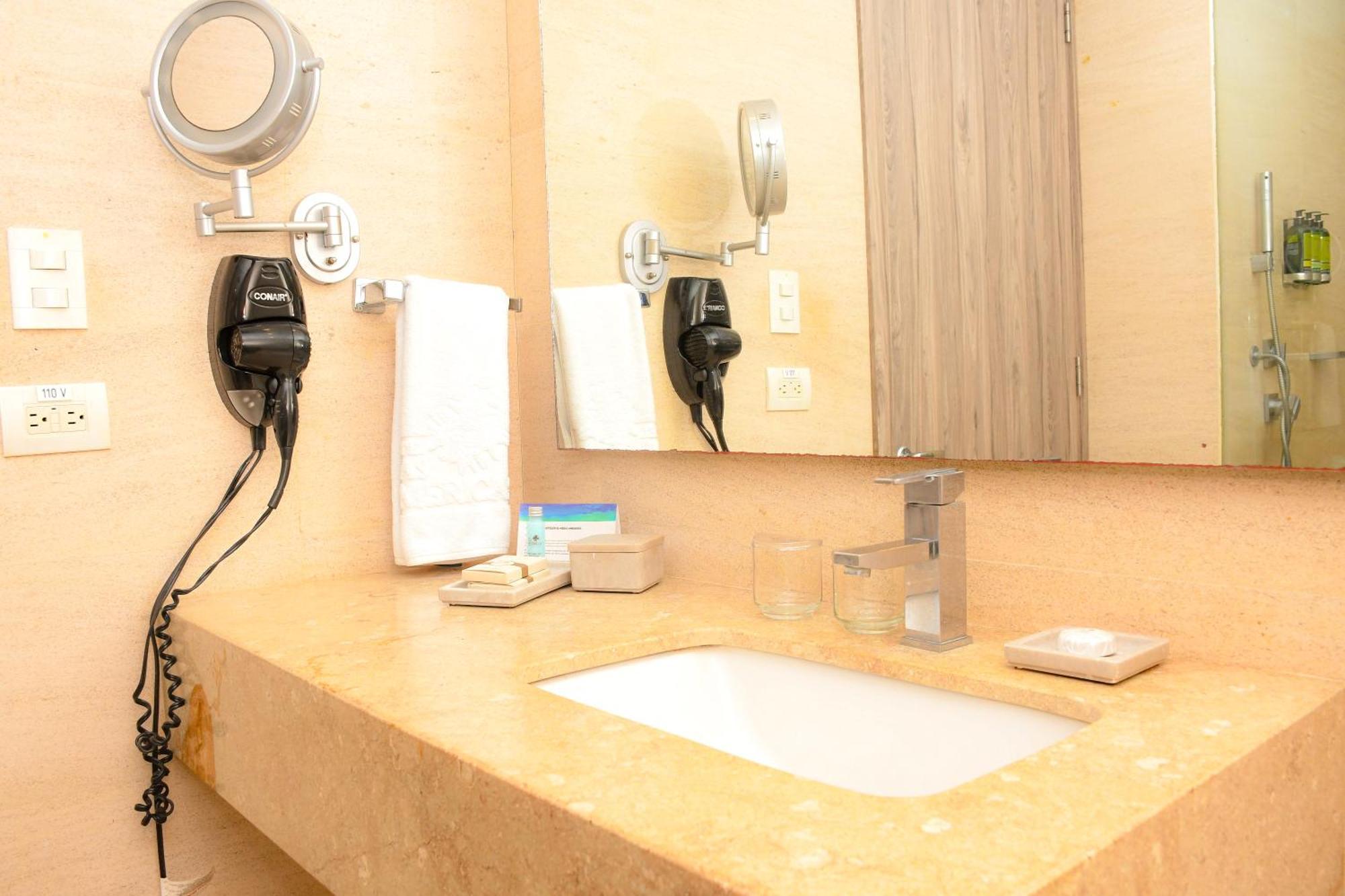 Hotel Americas Torre Del Mar Cartagena