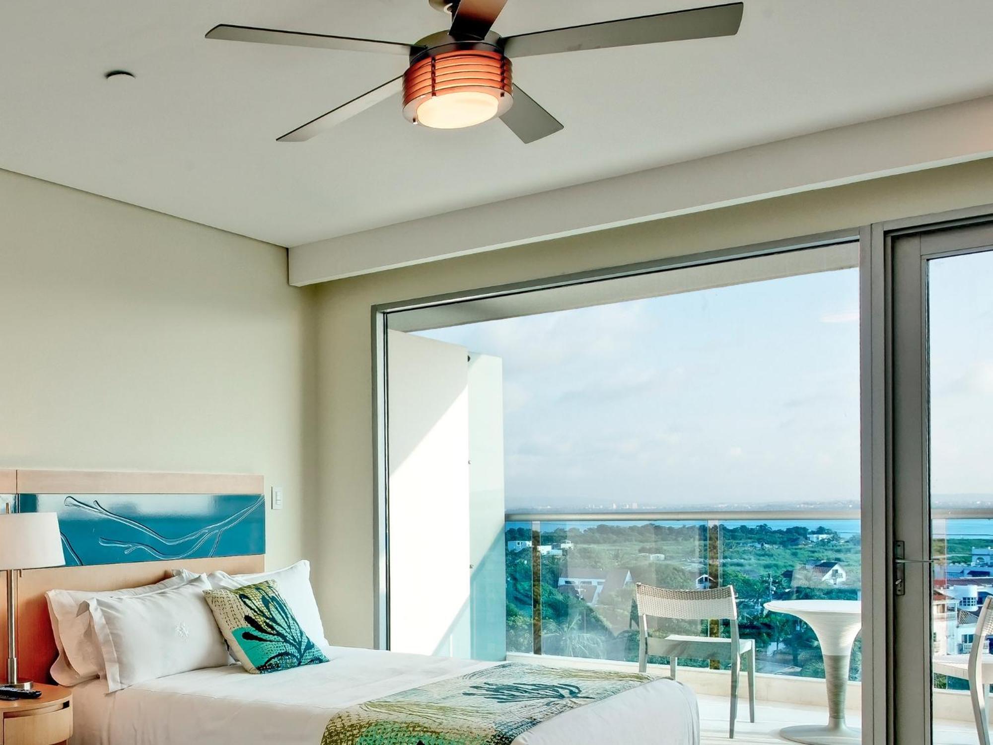 Americas Torre Del Mar