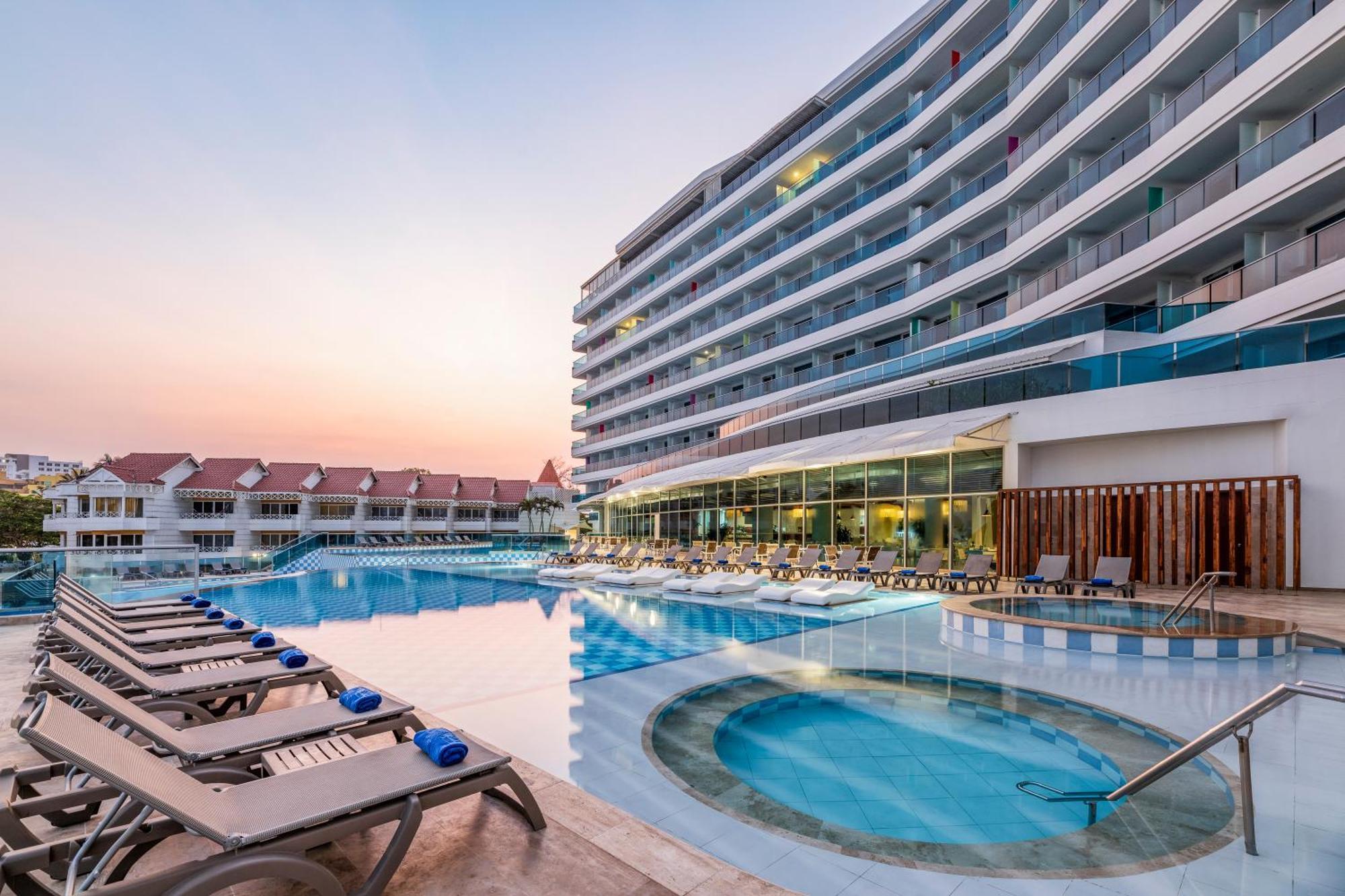 Americas Torre Del Mar