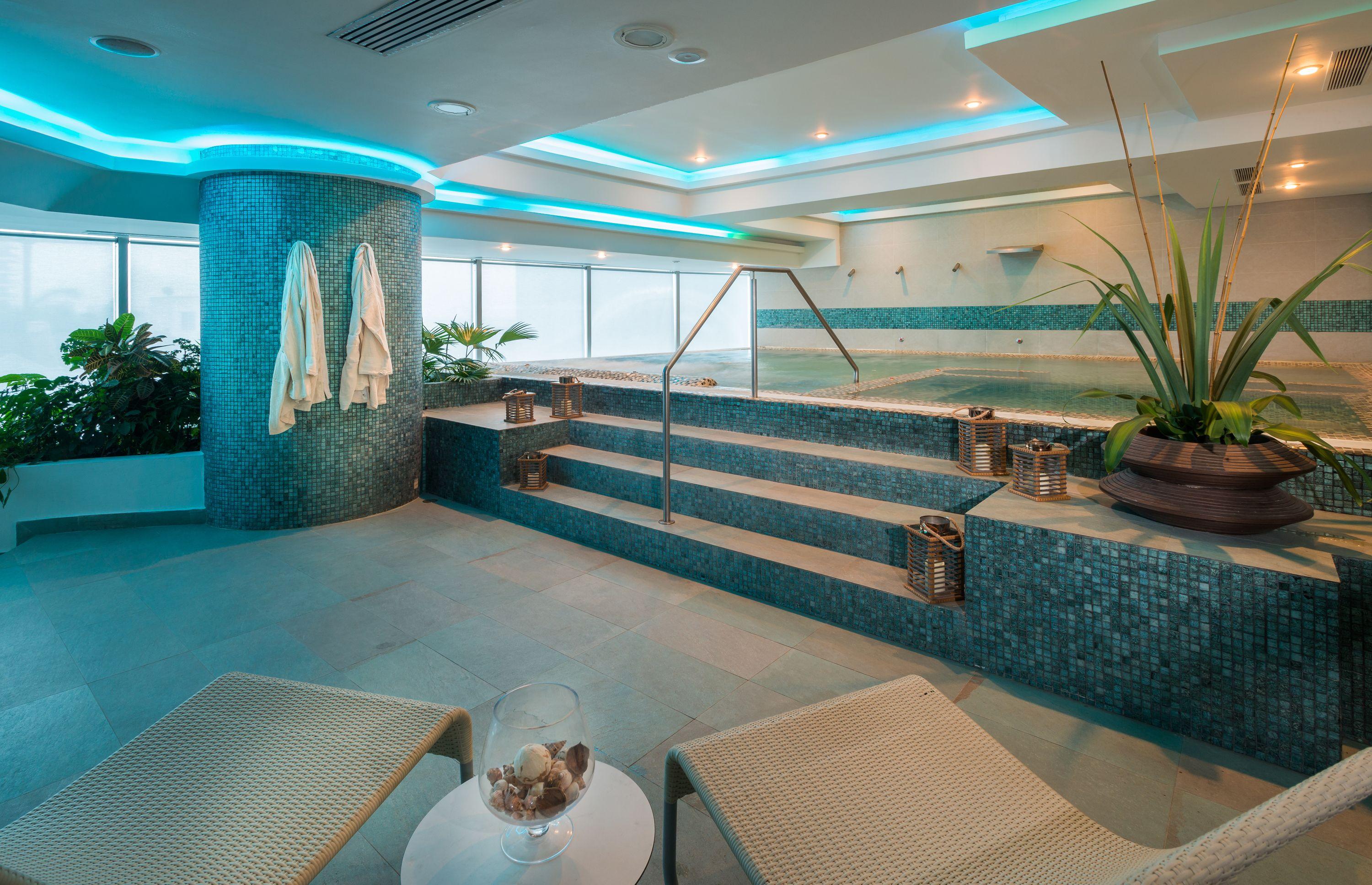 Hotel Americas Torre Del Mar 5*