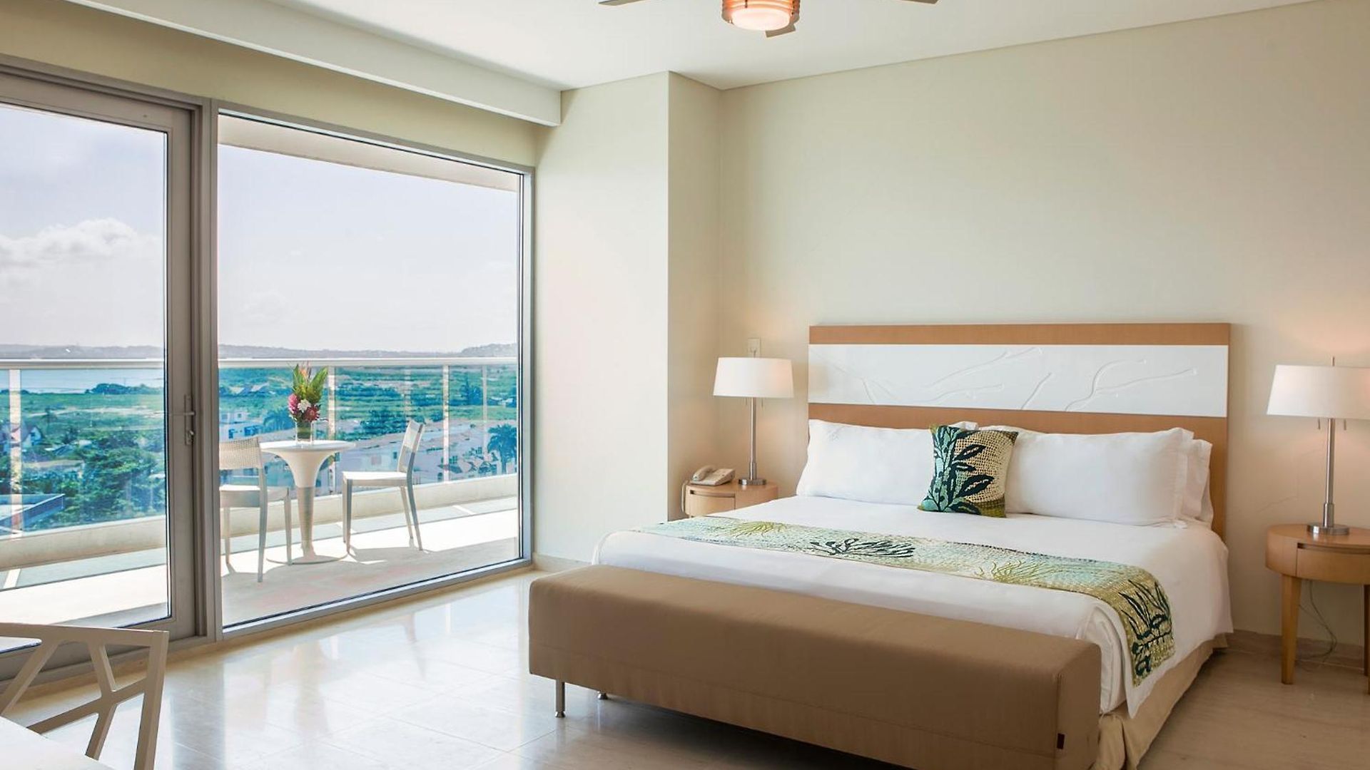 Americas Torre Del Mar Hotel