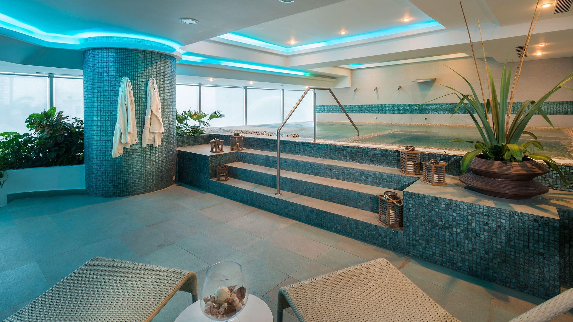 Hotel Americas Torre Del Mar 5*