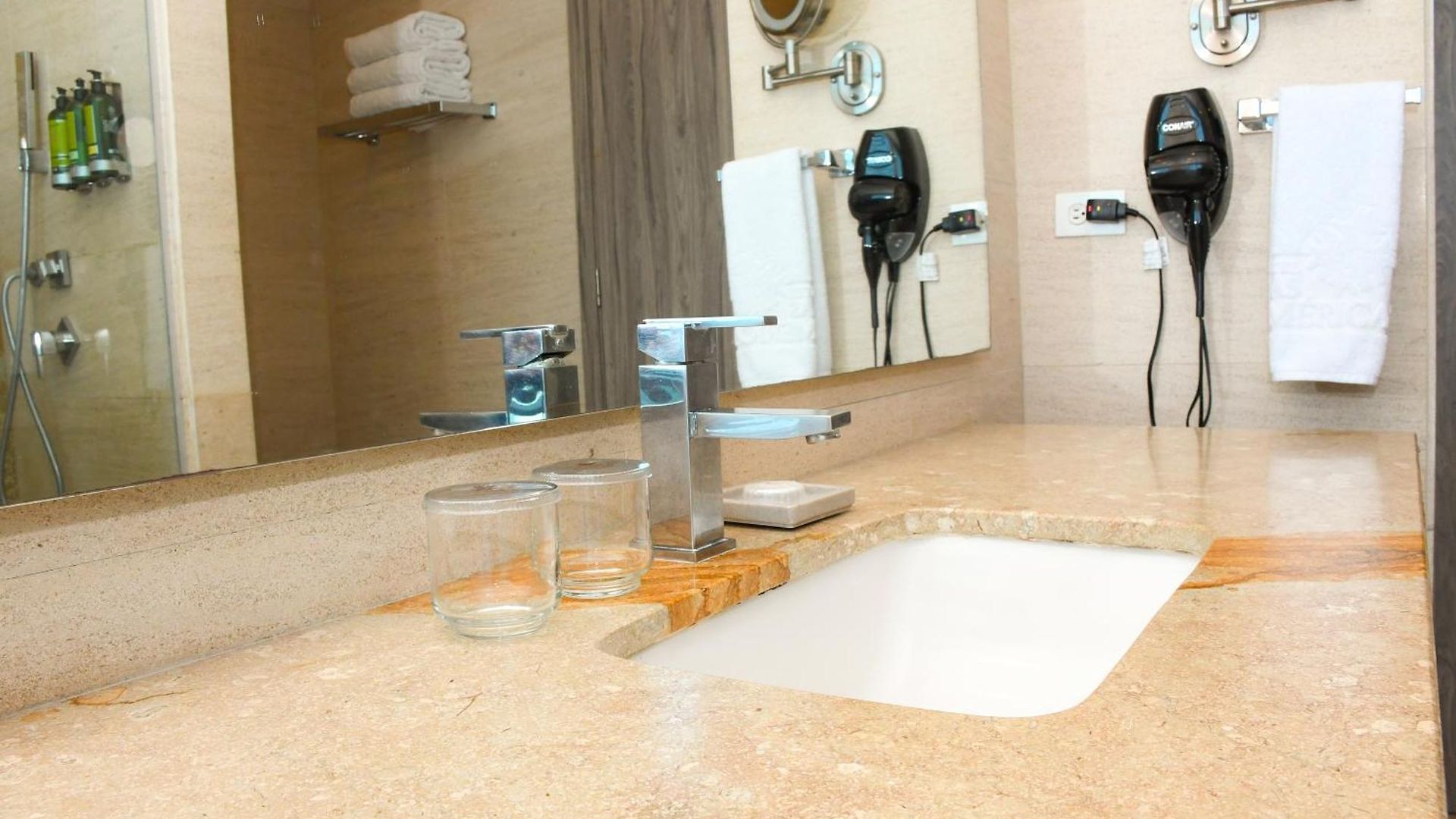 Americas Torre Del Mar Hotel