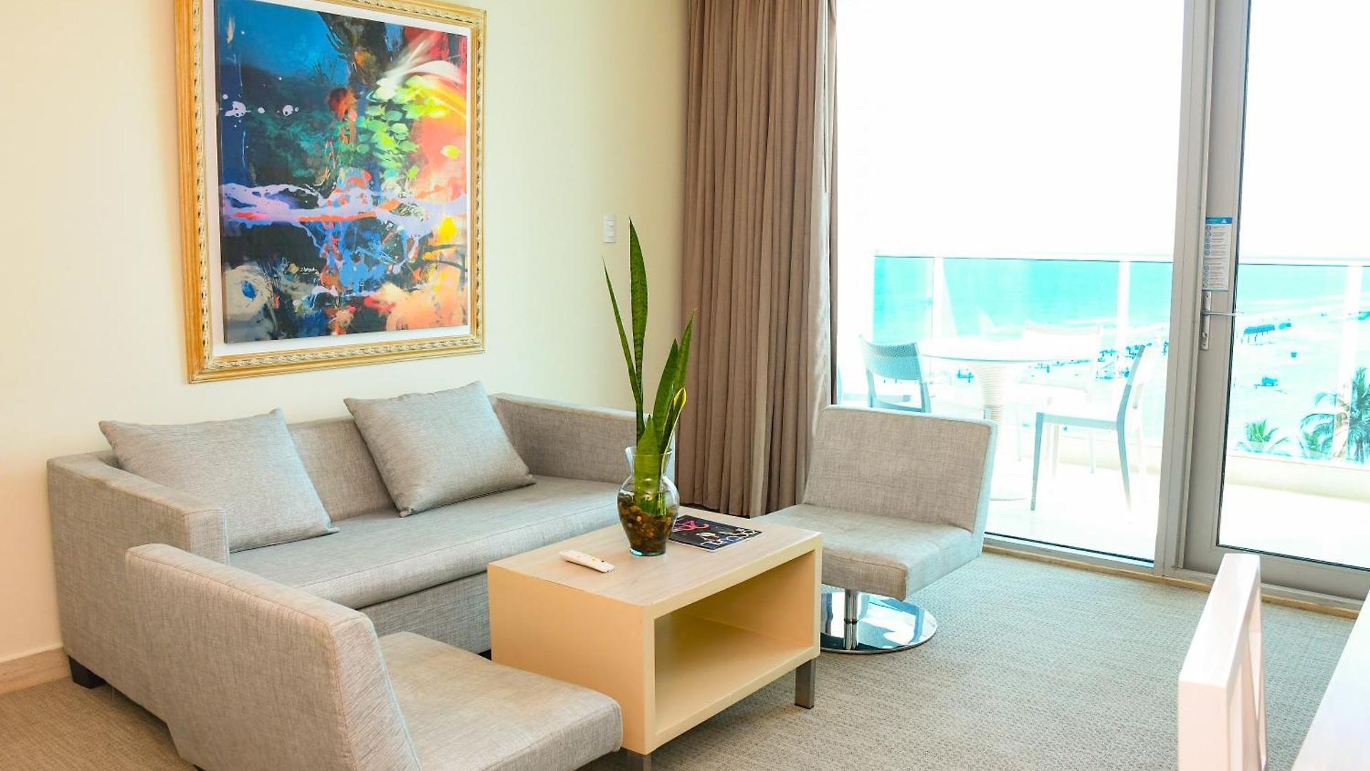 Americas Torre Del Mar Hotel