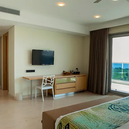 Americas Torre Del Mar Hotel