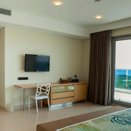 Hotel Americas Torre Del Mar 5*
