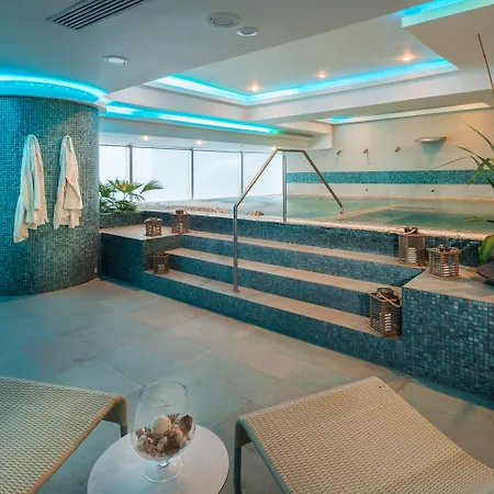 Hotel Americas Torre Del Mar 5*